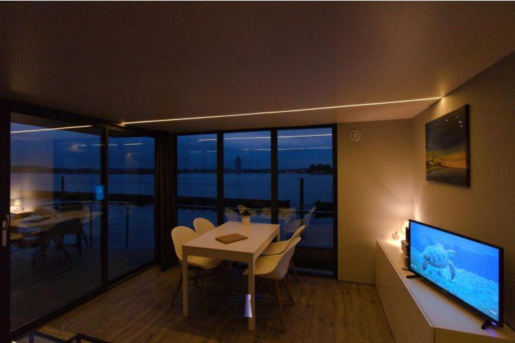 Hotel Hausboot Fjord Aries Mit Dachterrasse In Šlesvik Exteriér fotografie